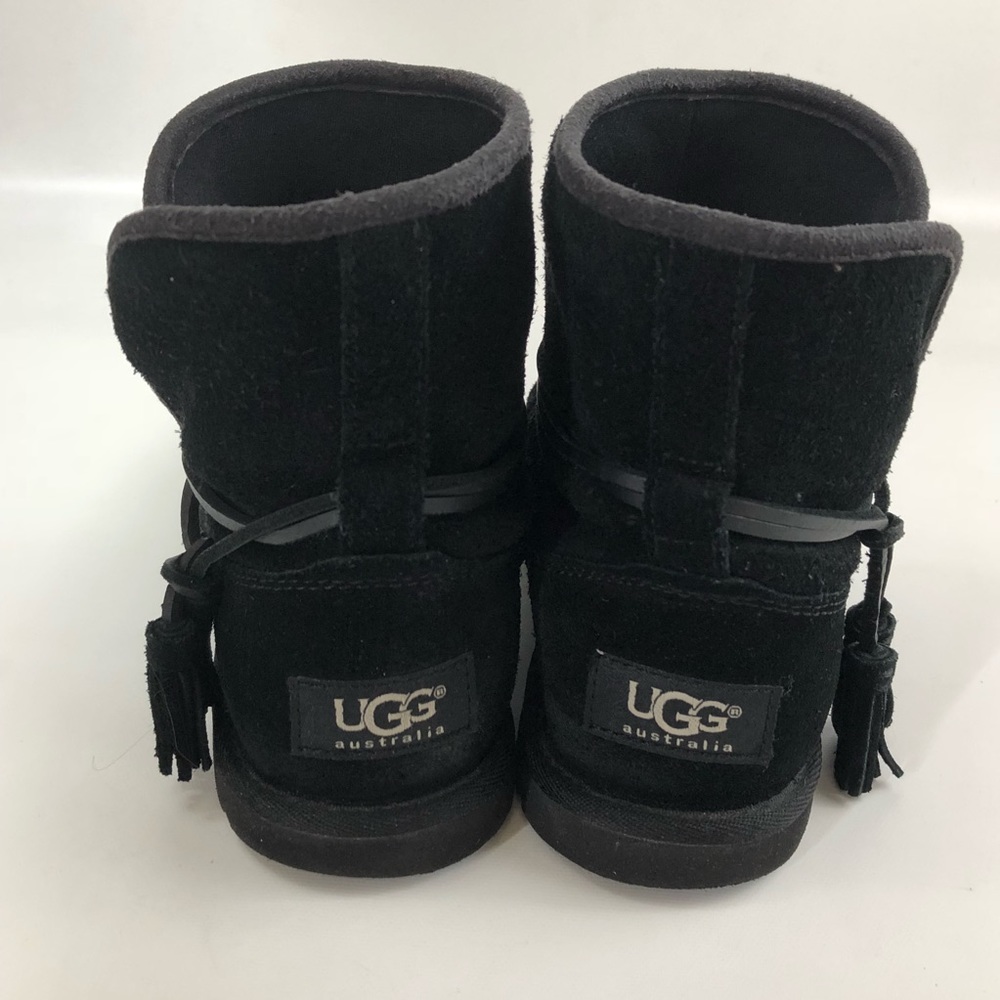 Ugg Short Boot - Picture 3 of 8